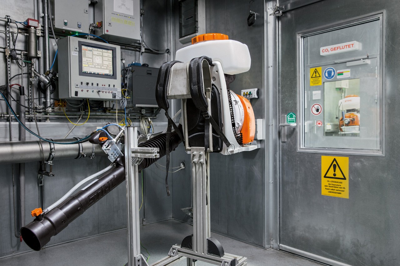 Checking the CO2 value of a STIHL power tool in development 